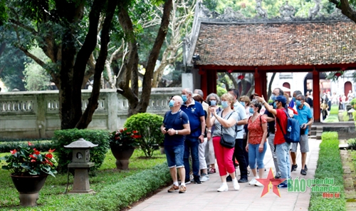 Nhiều hoạt động du lịch, văn hóa hấp dẫn tại Hà Nội dịp nghỉ lễ 30-4 và 1-5